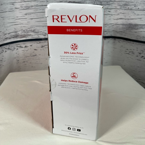 Revlon Salon one step hairdryer in Volumizer Max drying  power One step - Picture 4 of 5